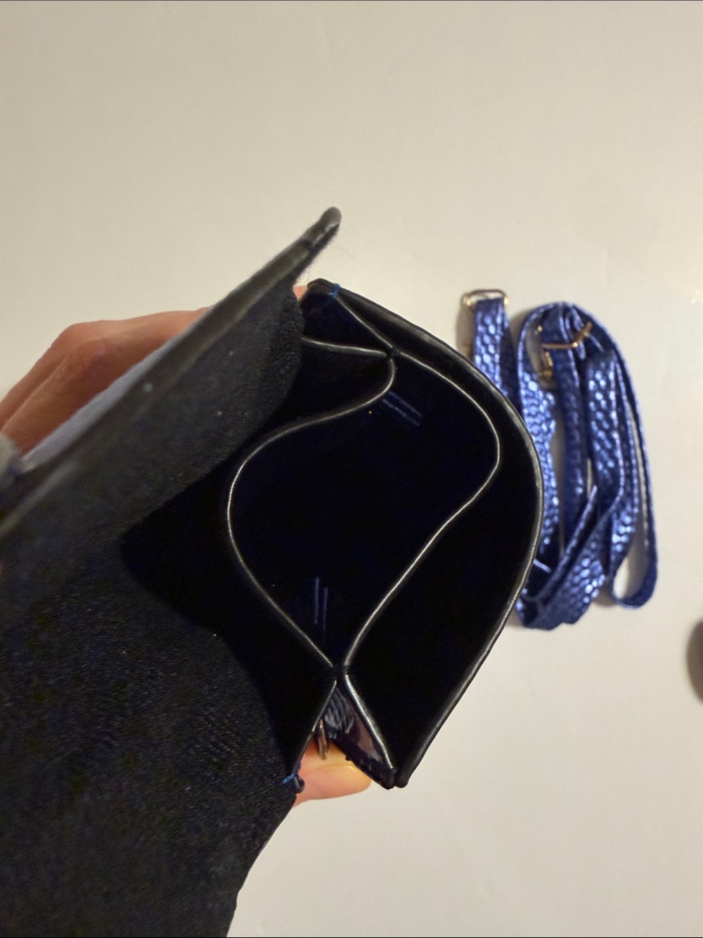 Metallic Blue Crossbody Pouch/Bag with Strap, Gold Lock and 2 Compartments - Picture 6 of 6